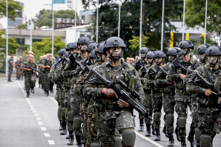 “De novo, os militares querem advertir a Nação”: nota contra Lula reacende fantasma da tutela militar sobre a democracia